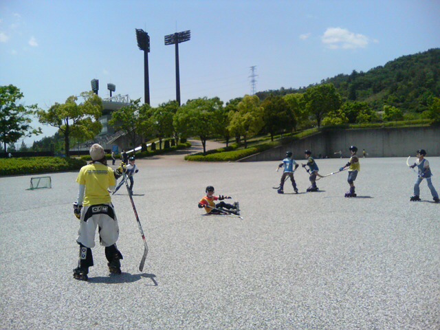 ���̉摜�̒��쌠��
Hiroshima Inline Hockey League(HIHL)�ɂ���܂��B�摜�f�[�^�̖��f�]�p�͌ł����f��\���グ�܂��B