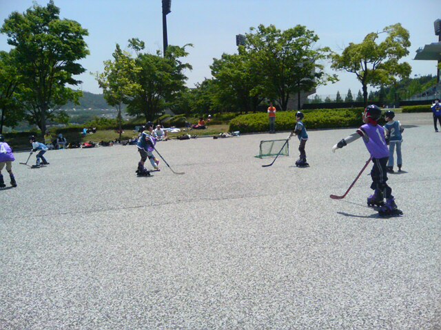 ���̉摜�̒��쌠��
Hiroshima Inline Hockey League(HIHL)�ɂ���܂��B�摜�f�[�^�̖��f�]�p�͌ł����f��\���グ�܂��B