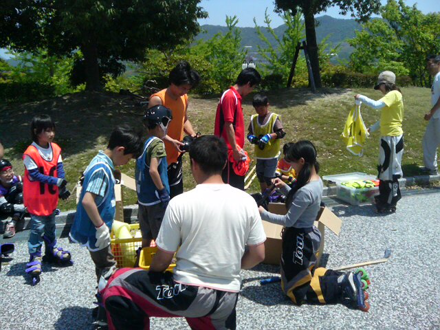 ���̉摜�̒��쌠��
Hiroshima Inline Hockey League(HIHL)�ɂ���܂��B�摜�f�[�^�̖��f�]�p�͌ł����f��\���グ�܂��B