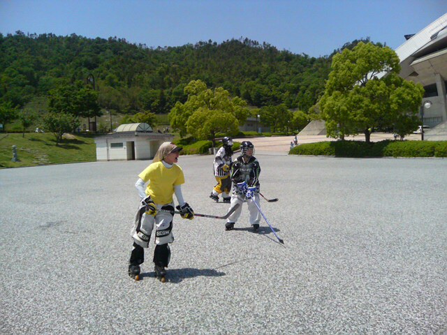 ���̉摜�̒��쌠��
Hiroshima Inline Hockey League(HIHL)�ɂ���܂��B�摜�f�[�^�̖��f�]�p�͌ł����f��\���グ�܂��B