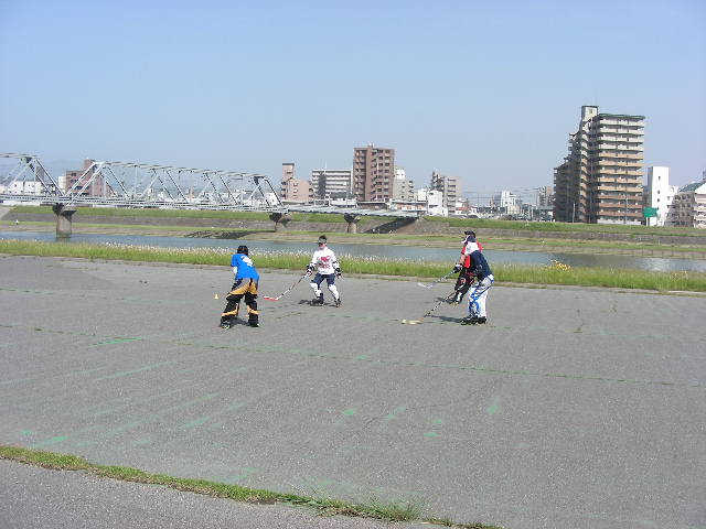 ���̉摜�̒��쌠��
Hiroshima Inline Hockey League(HIHL)�ɂ���܂��B�摜�f�[�^�̖��f�]�p�͌ł����f��\���グ�܂��B