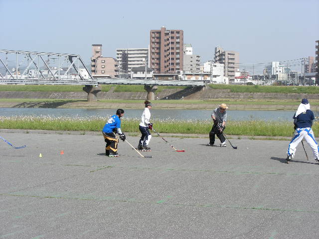 ���̉摜�̒��쌠��
Hiroshima Inline Hockey League(HIHL)�ɂ���܂��B�摜�f�[�^�̖��f�]�p�͌ł����f��\���グ�܂��B