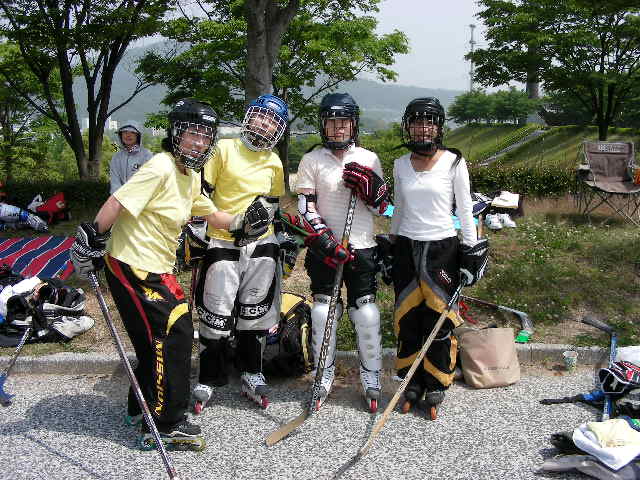 ���̉摜�̒��쌠��
Hiroshima Inline Hockey League(HIHL)�ɂ���܂��B�摜�f�[�^�̖��f�]�p�͌ł����f��\���グ�܂��B