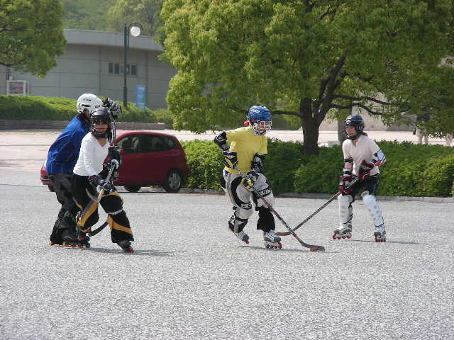 ���̉摜�̒��쌠��
Hiroshima Inline Hockey League(HIHL)�ɂ���܂��B�摜�f�[�^�̖��f�]�p�͌ł����f��\���グ�܂��B