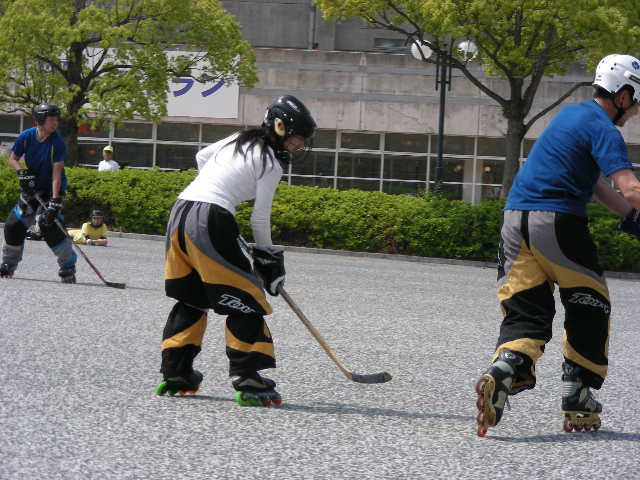 ���̉摜�̒��쌠��
Hiroshima Inline Hockey League(HIHL)�ɂ���܂��B�摜�f�[�^�̖��f�]�p�͌ł����f��\���グ�܂��B