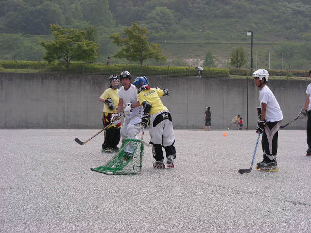 ���̉摜�̒��쌠��
Hiroshima Inline Hockey League(HIHL)�ɂ���܂��B�摜�f�[�^�̖��f�]�p�͌ł����f��\���グ�܂��B