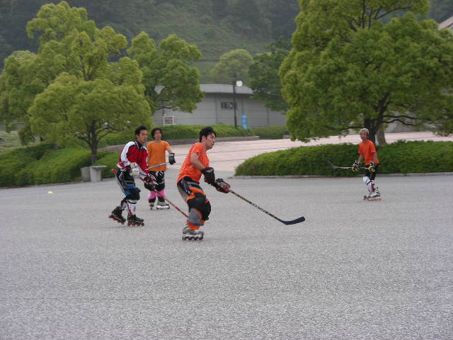 ���̉摜�̒��쌠��
Hiroshima Inline Hockey League(HIHL)�ɂ���܂��B�摜�f�[�^�̖��f�]�p�͌ł����f��\���グ�܂��B