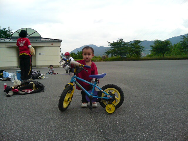 ���̉摜�̒��쌠��
Hiroshima Inline Hockey League(HIHL)�ɂ���܂��B�摜�f�[�^�̖��f�]�p�͌ł����f��\���グ�܂��B