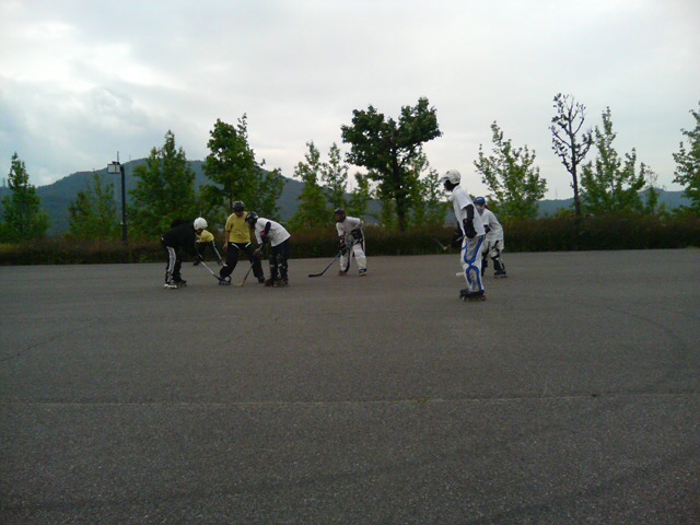 ���̉摜�̒��쌠��
Hiroshima Inline Hockey League(HIHL)�ɂ���܂��B�摜�f�[�^�̖��f�]�p�͌ł����f��\���グ�܂��B