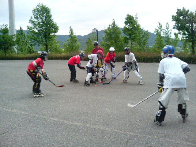 ���̉摜�̒��쌠��
Hiroshima Inline Hockey League(HIHL)�ɂ���܂��B�摜�f�[�^�̖��f�]�p�͌ł����f��\���グ�܂��B