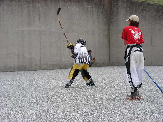 ���̉摜�̒��쌠��
Hiroshima Inline Hockey League(HIHL)�ɂ���܂��B�摜�f�[�^�̖��f�]�p�͌ł����f��\���グ�܂��B