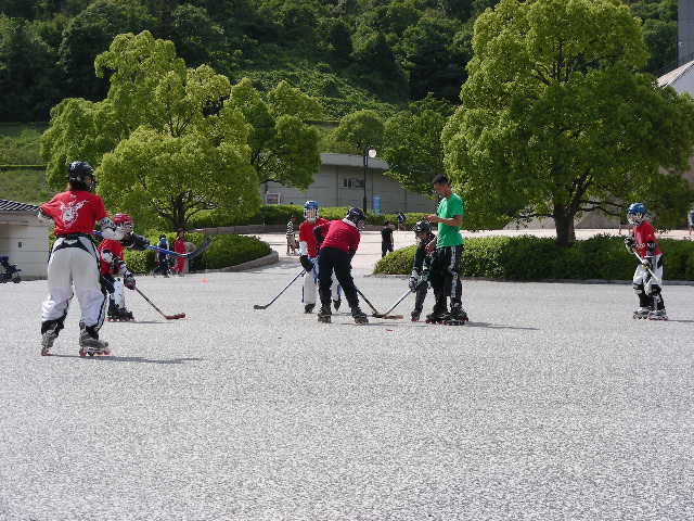 ���̉摜�̒��쌠��
Hiroshima Inline Hockey League(HIHL)�ɂ���܂��B�摜�f�[�^�̖��f�]�p�͌ł����f��\���グ�܂��B