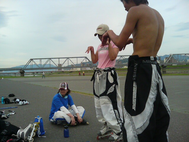 ���̉摜�̒��쌠��
Hiroshima Inline Hockey League(HIHL)�ɂ���܂��B�摜�f�[�^�̖��f�]�p�͌ł����f��\���グ�܂��B