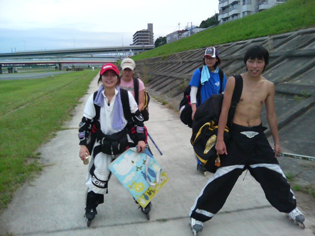 ���̉摜�̒��쌠��
Hiroshima Inline Hockey League(HIHL)�ɂ���܂��B�摜�f�[�^�̖��f�]�p�͌ł����f��\���グ�܂��B