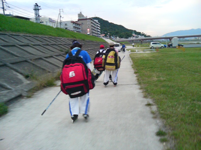 ���̉摜�̒��쌠��
Hiroshima Inline Hockey League(HIHL)�ɂ���܂��B�摜�f�[�^�̖��f�]�p�͌ł����f��\���グ�܂��B