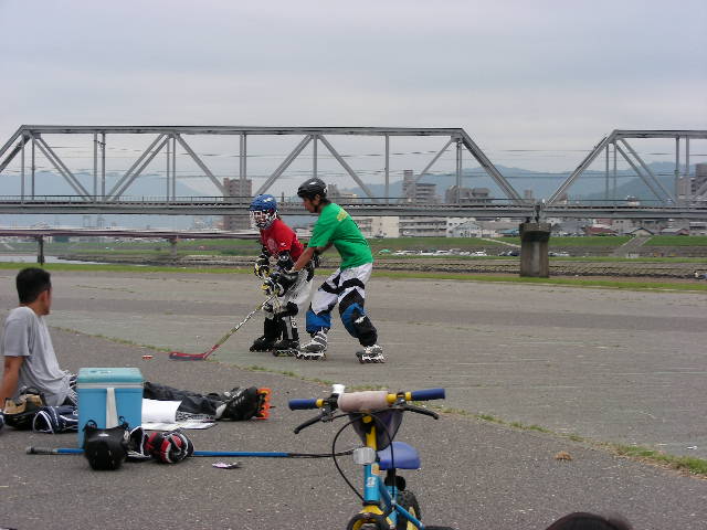 ���̉摜�̒��쌠��
Hiroshima Inline Hockey League(HIHL)�ɂ���܂��B�摜�f�[�^�̖��f�]�p�͌ł����f��\���グ�܂��B