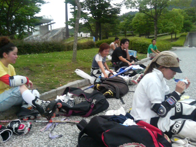 ���̉摜�̒��쌠��
Hiroshima Inline Hockey League(HIHL)�ɂ���܂��B�摜�f�[�^�̖��f�]�p�͌ł����f��\���グ�܂��B