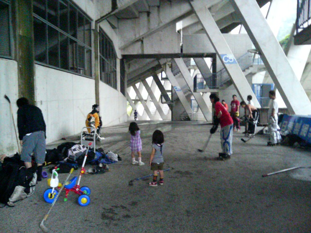 ���̉摜�̒��쌠��
Hiroshima Inline Hockey League(HIHL)�ɂ���܂��B�摜�f�[�^�̖��f�]�p�͌ł����f��\���グ�܂��B