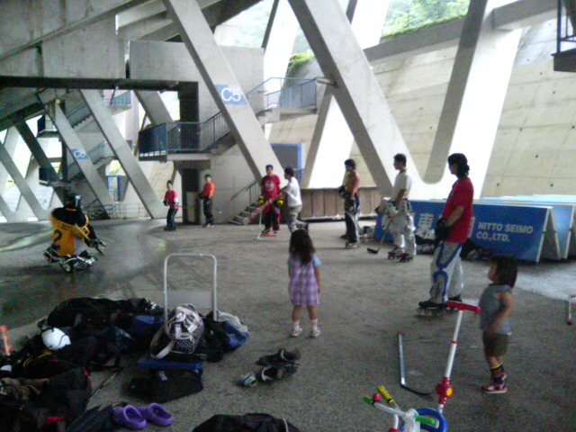 ���̉摜�̒��쌠��
Hiroshima Inline Hockey League(HIHL)�ɂ���܂��B�摜�f�[�^�̖��f�]�p�͌ł����f��\���グ�܂��B