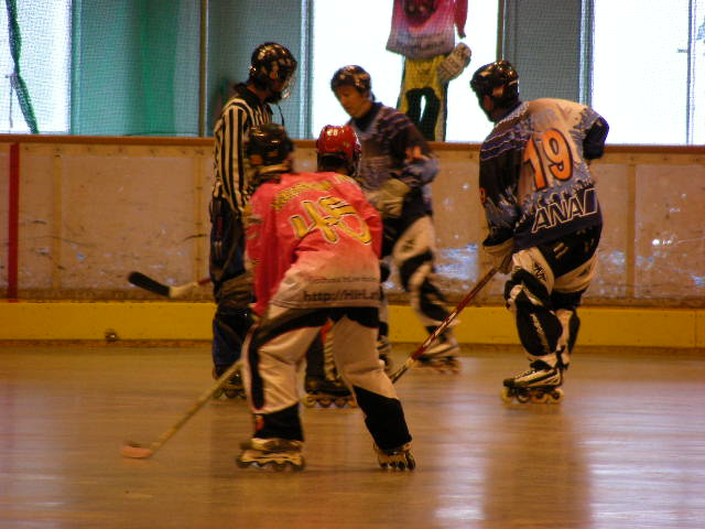 ���̉摜�̒��쌠��
Hiroshima Inline Hockey League(HIHL)�ɂ���܂��B�摜�f�[�^�̖��f�]�p�͌ł����f��\���グ�܂��B