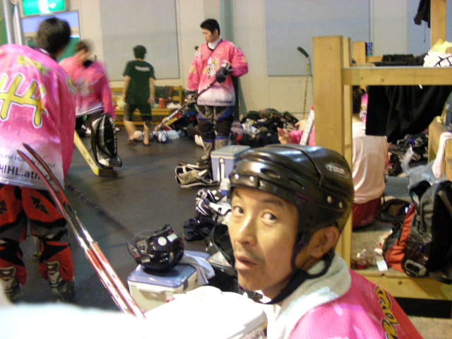 ���̉摜�̒��쌠��
Hiroshima Inline Hockey League(HIHL)�ɂ���܂��B�摜�f�[�^�̖��f�]�p�͌ł����f��\���グ�܂��B