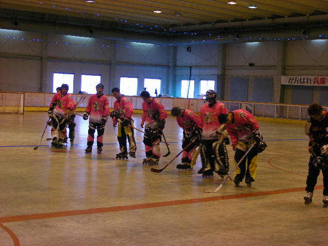 ���̉摜�̒��쌠��
Hiroshima Inline Hockey League(HIHL)�ɂ���܂��B�摜�f�[�^�̖��f�]�p�͌ł����f��\���グ�܂��B
