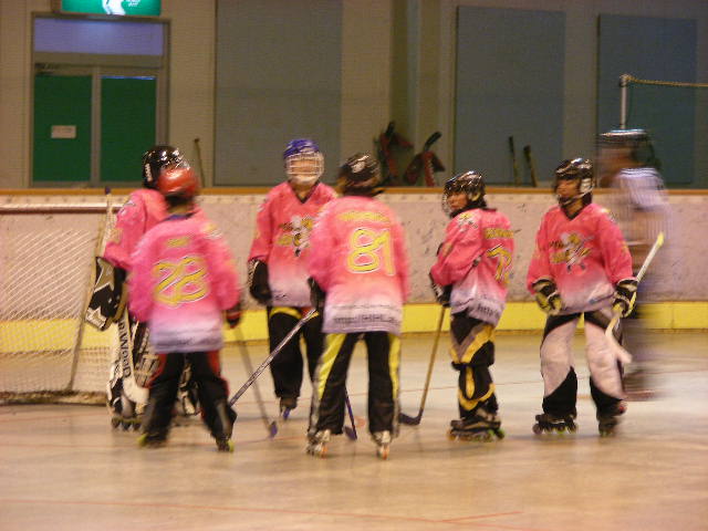 ���̉摜�̒��쌠��
Hiroshima Inline Hockey League(HIHL)�ɂ���܂��B�摜�f�[�^�̖��f�]�p�͌ł����f��\���グ�܂��B