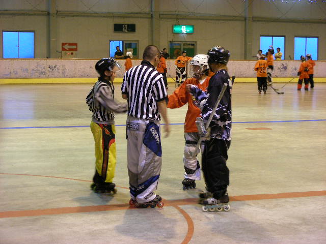 ���̉摜�̒��쌠��
Hiroshima Inline Hockey League(HIHL)�ɂ���܂��B�摜�f�[�^�̖��f�]�p�͌ł����f��\���グ�܂��B