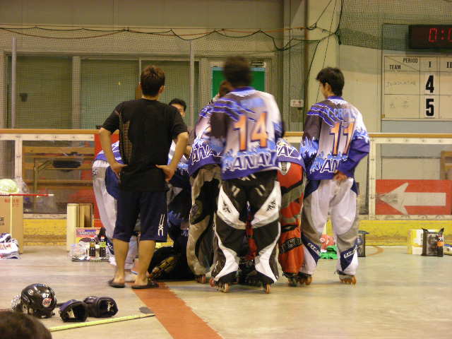 ���̉摜�̒��쌠��
Hiroshima Inline Hockey League(HIHL)�ɂ���܂��B�摜�f�[�^�̖��f�]�p�͌ł����f��\���グ�܂��B