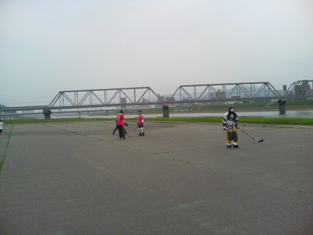 ���̉摜�̒��쌠��
Hiroshima Inline Hockey League(HIHL)�ɂ���܂��B�摜�f�[�^�̖��f�]�p�͌ł����f��\���グ�܂��B