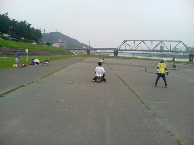 ���̉摜�̒��쌠��
Hiroshima Inline Hockey League(HIHL)�ɂ���܂��B�摜�f�[�^�̖��f�]�p�͌ł����f��\���グ�܂��B