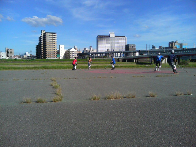 ���̉摜�̒��쌠��
Hiroshima Inline Hockey League(HIHL)�ɂ���܂��B�摜�f�[�^�̖��f�]�p�͌ł����f��\���グ�܂��B