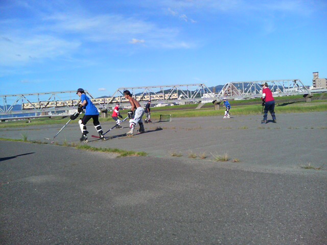 ���̉摜�̒��쌠��
Hiroshima Inline Hockey League(HIHL)�ɂ���܂��B�摜�f�[�^�̖��f�]�p�͌ł����f��\���グ�܂��B