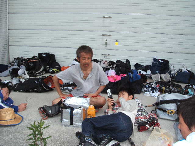 ���̉摜�̒��쌠��
Hiroshima Inline Hockey League(HIHL)�ɂ���܂��B�摜�f�[�^�̖��f�]�p�͌ł����f��\���グ�܂��B